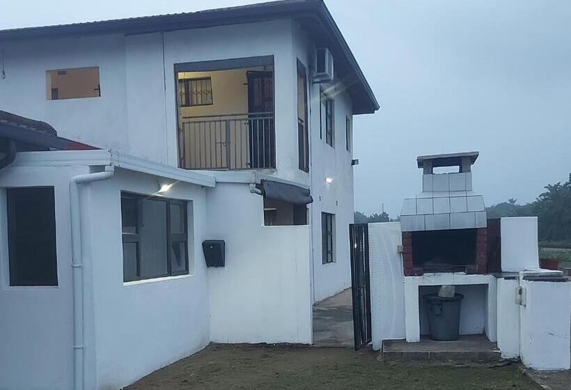 Студия Deluxe, Hlophe S Place
