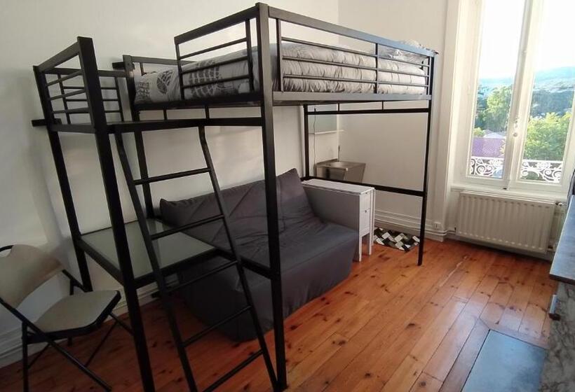 Четырехместный Номер Economy, La Batisse De Saint Chamond