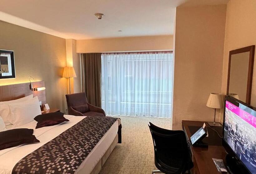 带大床的标准间, Crowne Plaza Istanbul Harbiye, An Ihg