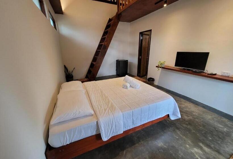 اتاق لوکس خانوادگی, Ikani Surf Resort
