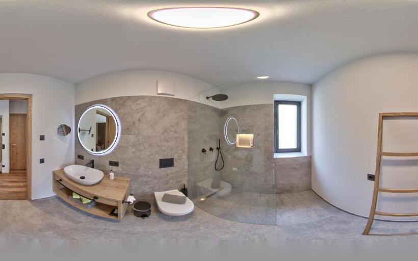 Люкс с Балконом, Guesthouse Karnatsch