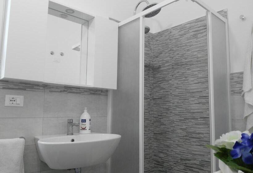 آپارتمان 1 خوابه با بالکن, Quattroquarti Stradivari Home