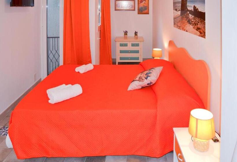 آپارتمان 1 خوابه با بالکن, Quattroquarti Stradivari Home