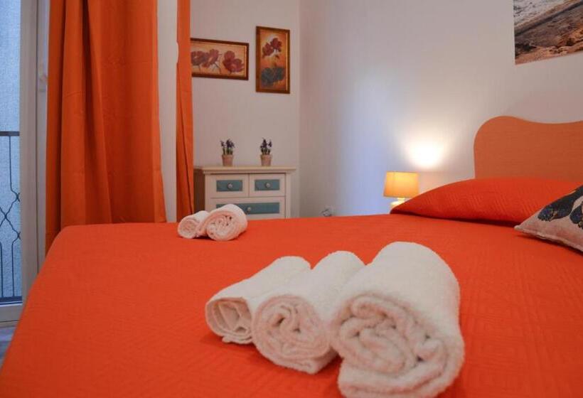 آپارتمان 1 خوابه با بالکن, Quattroquarti Stradivari Home