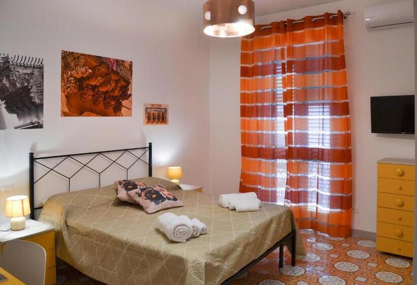 آپارتمان 1 خوابه با بالکن, Quattroquarti Stradivari Home