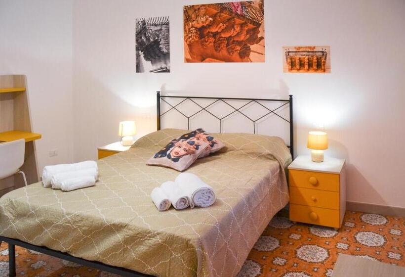 آپارتمان 1 خوابه با بالکن, Quattroquarti Stradivari Home