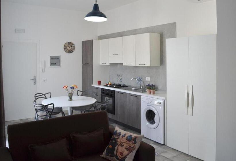 آپارتمان 1 خوابه با تراس, Quattroquarti Stradivari Home