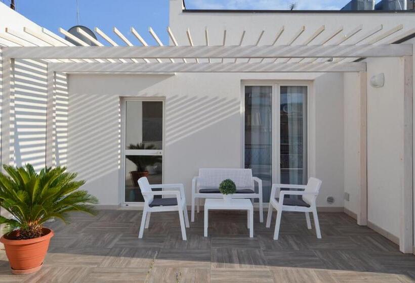 آپارتمان 1 خوابه با تراس, Quattroquarti Stradivari Home
