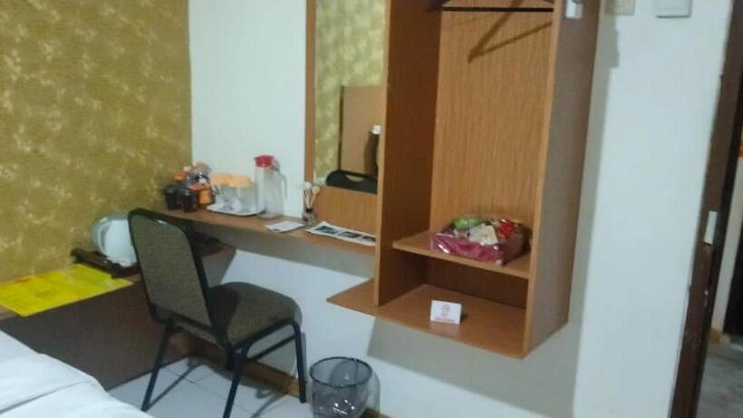 Номер Deluxe, Votel Hotel De Pratnya Kediri