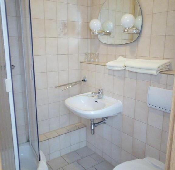 Quarto Triplo Estandar com Sacada, Cafe Zur Talsperre