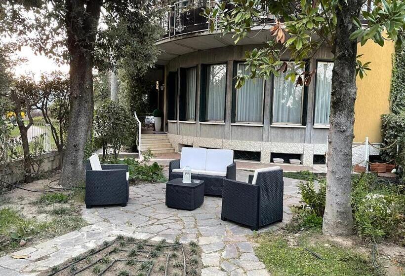 اتاق استاندارد سه نفره, Villa Mase