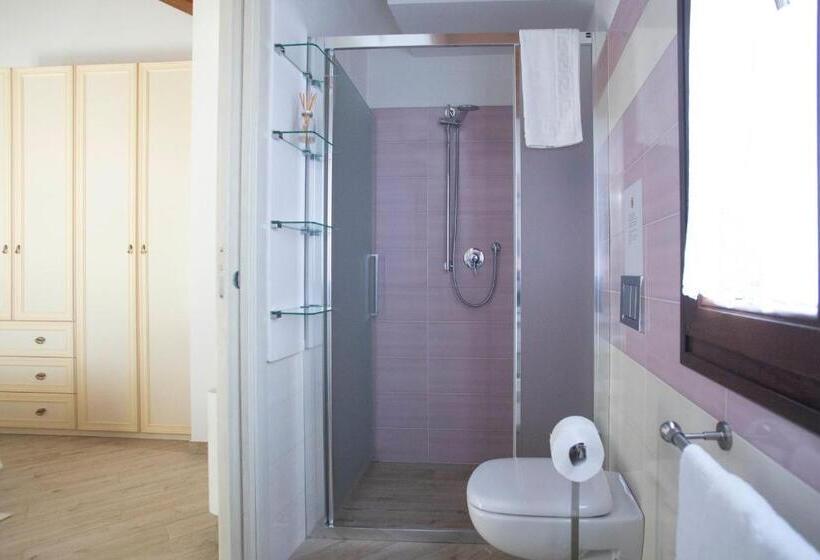 اتاق لوکس با بالکن, Irilor Luxury B&b