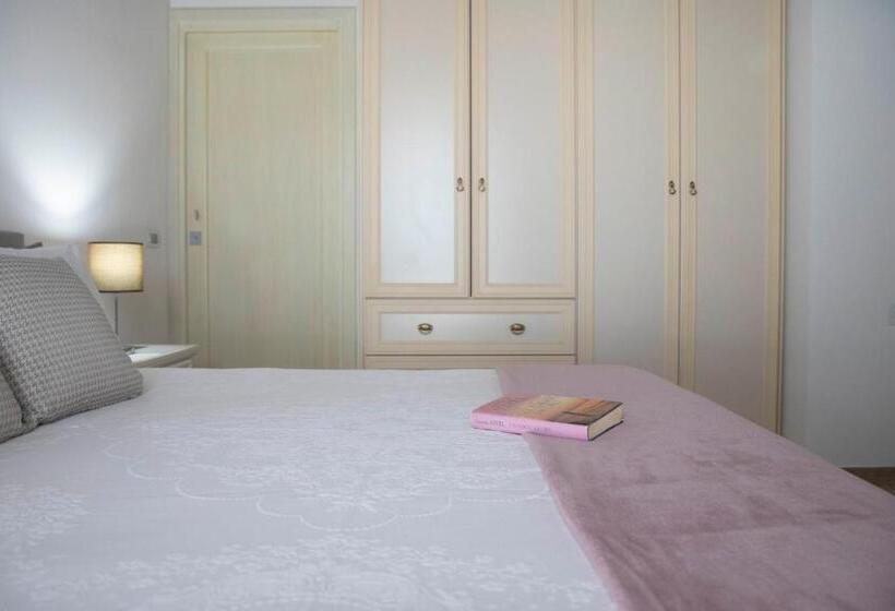 اتاق لوکس با بالکن, Irilor Luxury B&b