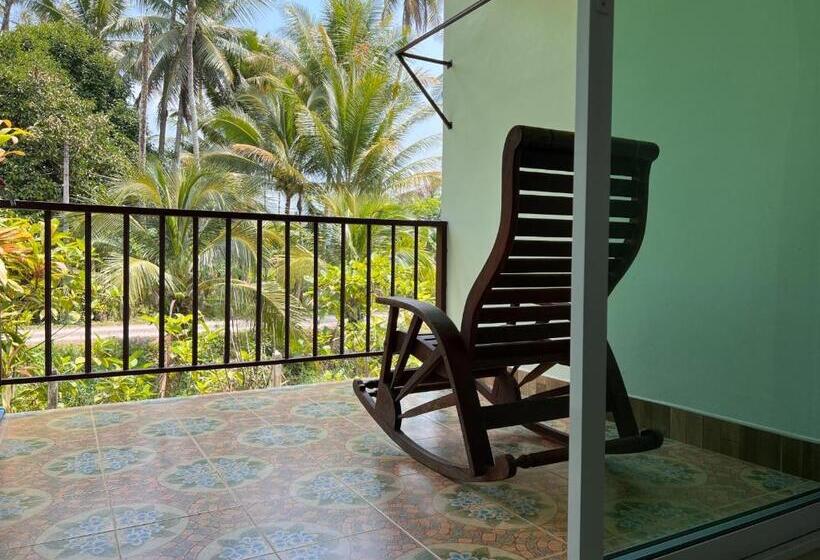 اتاق استاندارد با چشم‌انداز باغ, Naisang Hostel