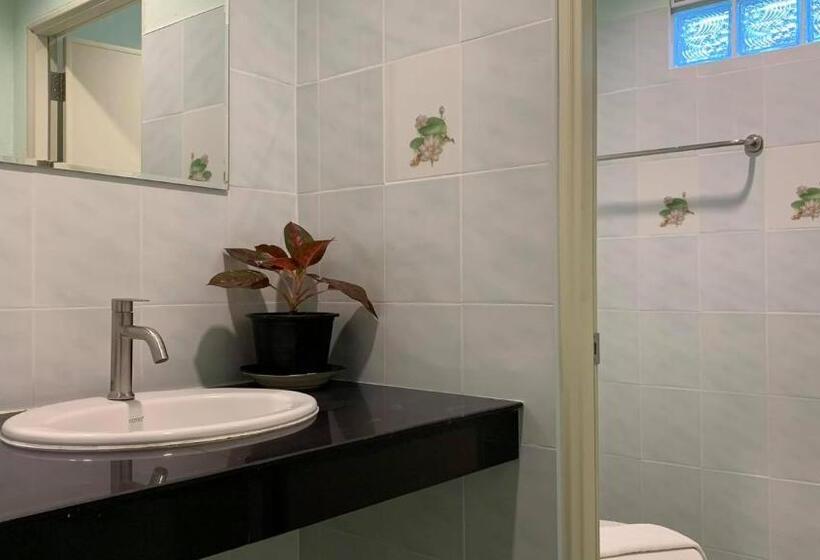 اتاق استاندارد سه نفره, Naisang Hostel