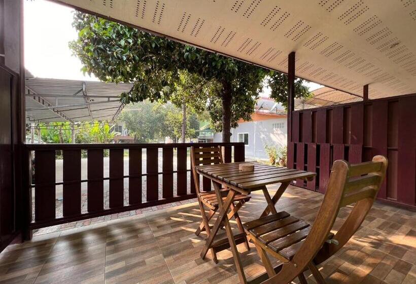 اتاق استاندارد سه نفره, Naisang Hostel