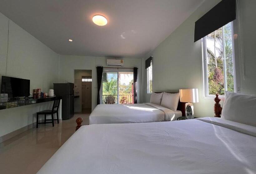 اتاق استاندارد سه نفره, Naisang Hostel