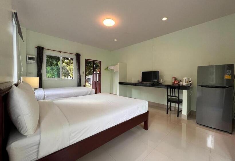 اتاق استاندارد سه نفره, Naisang Hostel