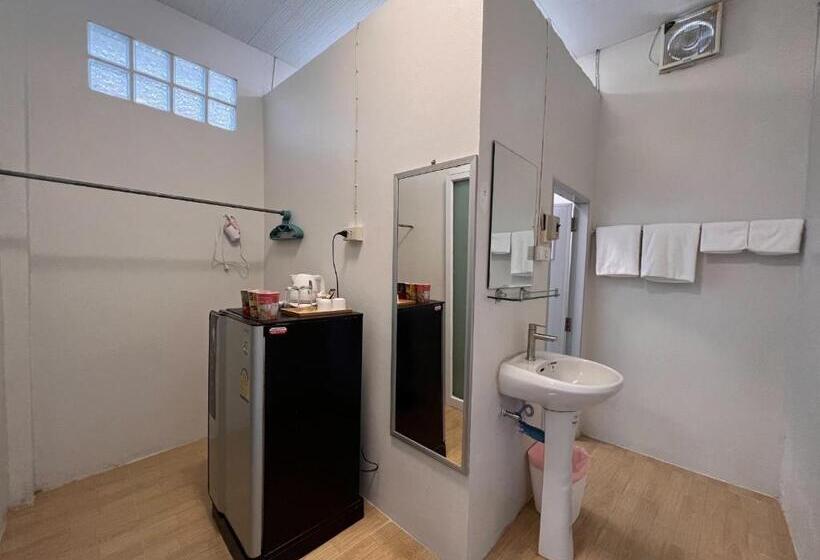 اتاق اکونومی, Naisang Hostel