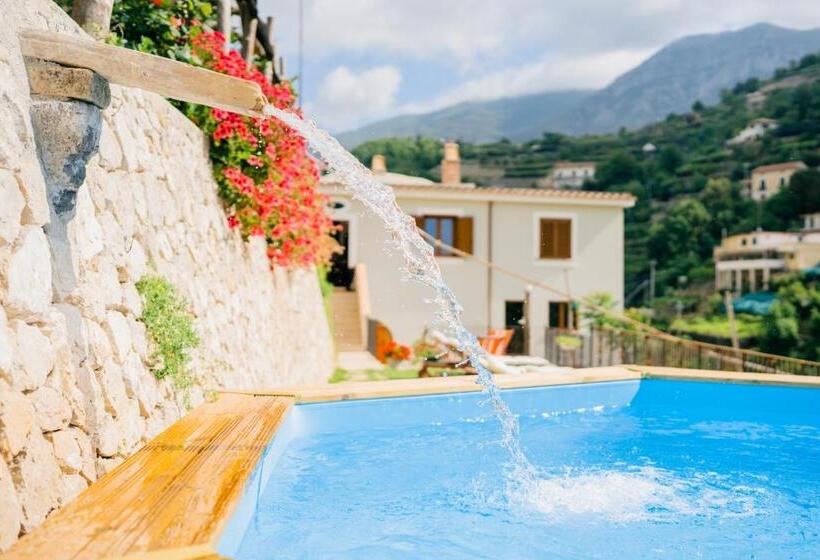 اتاق استاندارد سه نفره, Villa Le Murelle