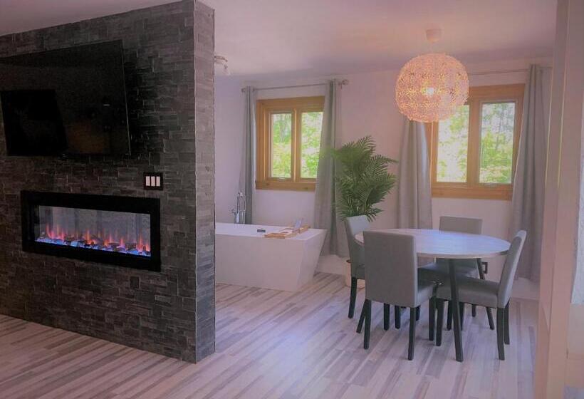 Люкс Deluxe Кровать Кинг, La Bohème   Bed & Breakfast