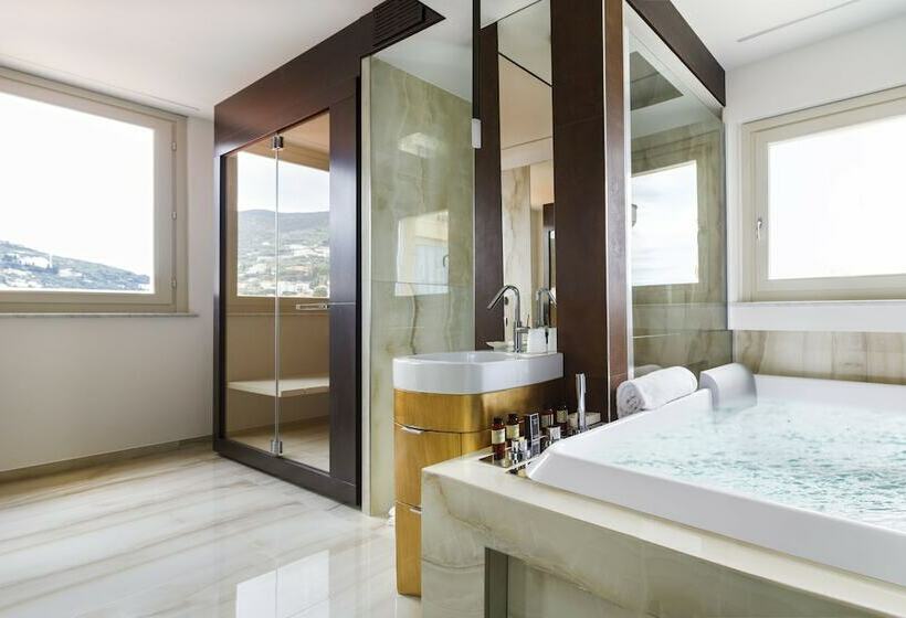 سوییت با چشم‌انداز دریا, Grand Hotel Alassio Beach & Spa Resort
