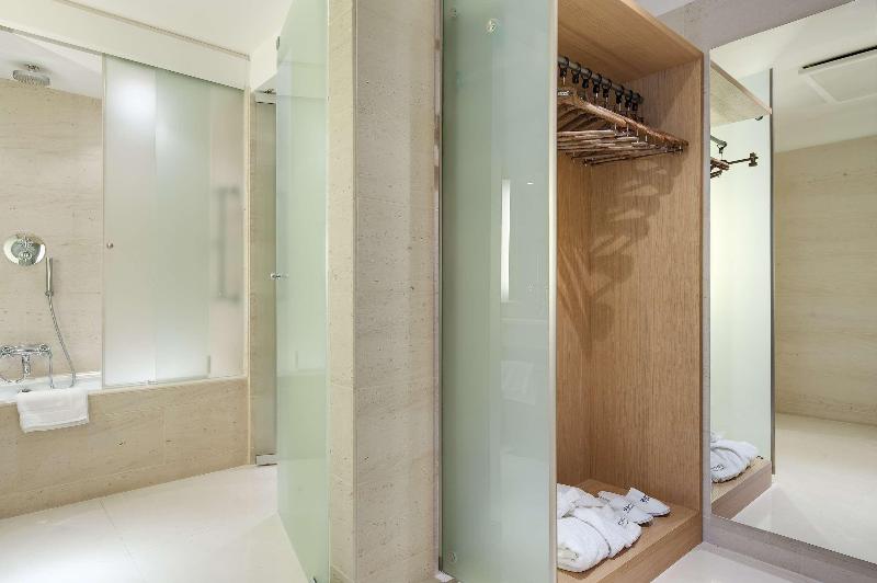 سوییت جونیور, Precise House Mantegna Roma