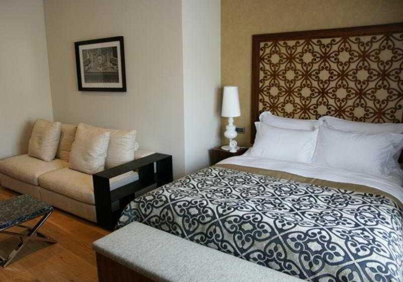 Economy Room, Taksim Prelude