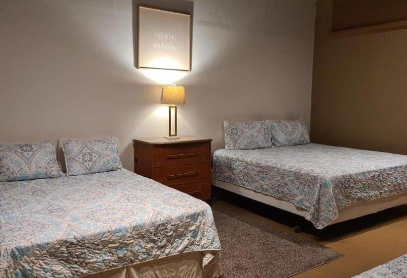 آپارتمان 3 خوابه, Sleeps 16 People Goliath Super Apartment 2 Minutes From Sandy Beach