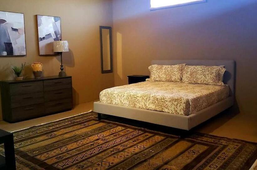 آپارتمان 3 خوابه, Sleeps 16 People Goliath Super Apartment 2 Minutes From Sandy Beach