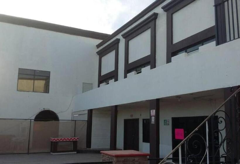 آپارتمان 3 خوابه, Sleeps 16 People Goliath Super Apartment 2 Minutes From Sandy Beach