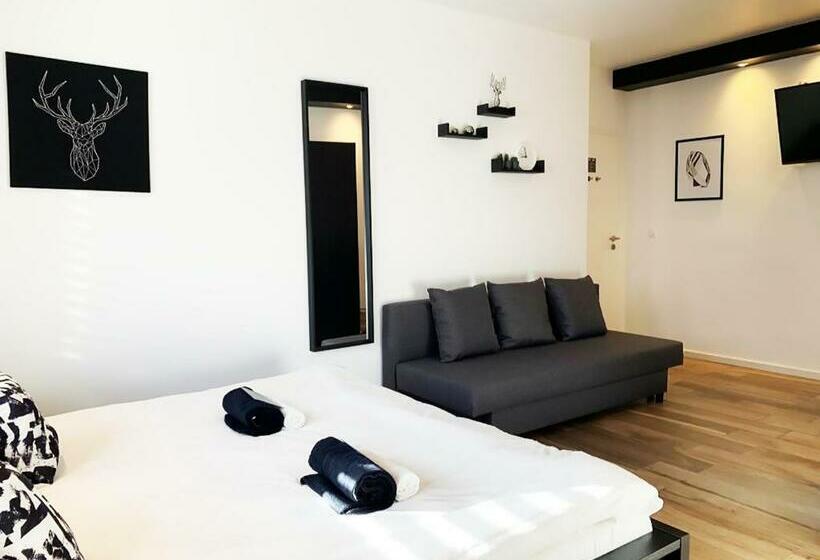 Quarto Triplo Estandar Banheiro Compartilhado, Blk Hostel