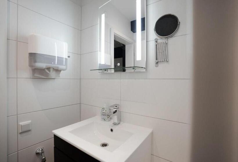 Quarto Estandar Banheiro Compartilhado, Blk Hostel