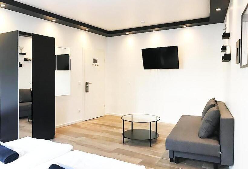 Quarto Triplo Estandar Banheiro Compartilhado, Blk Hostel