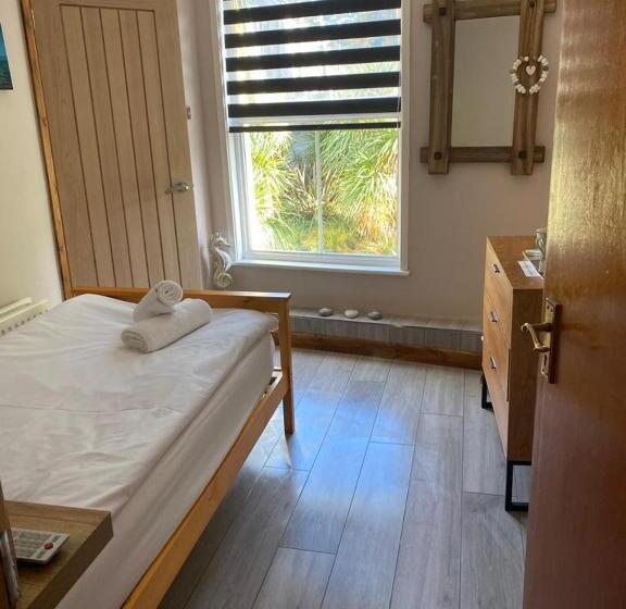 اتاق استاندارد یک نفره, Island Lodge Since 1835 Barbican, Free Limited Parking, Dogs Friendly , Perfect For Ferry Terminal