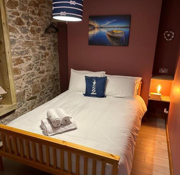 اتاق استاندارد, Island Lodge Since 1835 Barbican, Free Limited Parking, Dogs Friendly , Perfect For Ferry Terminal