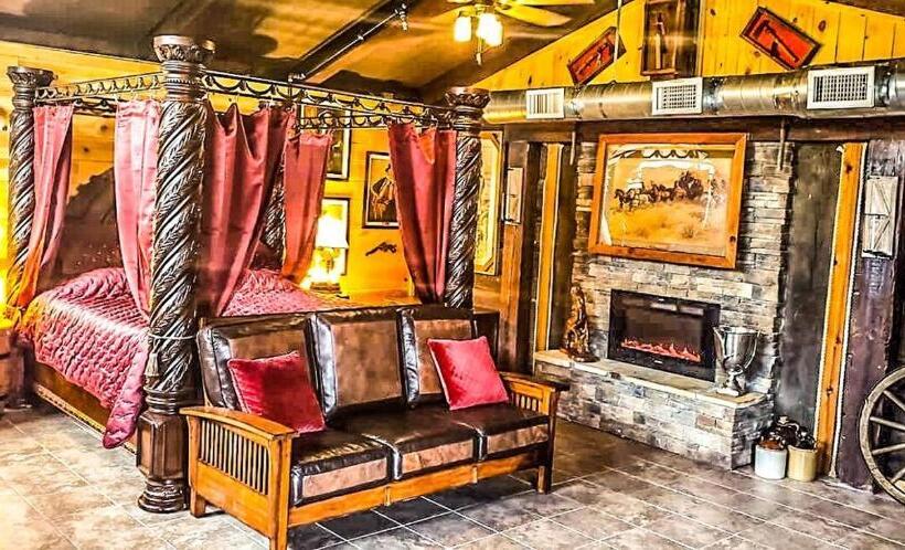 Студия Deluxe, Samantha S Timber Inn