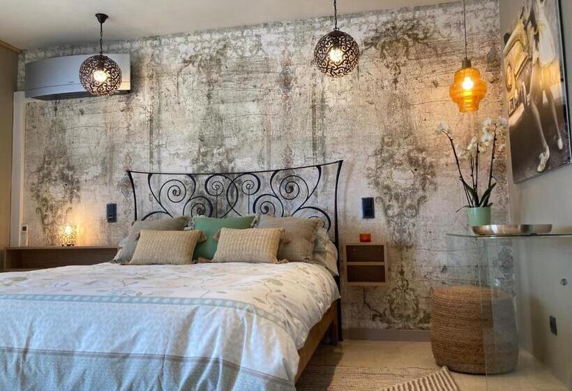 Номер Deluxe, Casa De L’albada