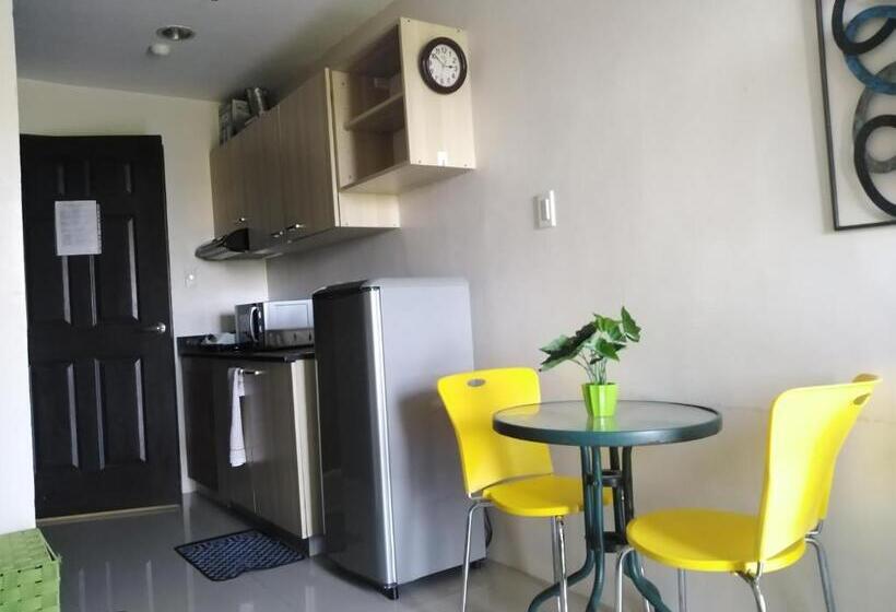 استودیوی استاندارد, The Uptown Place Condominium