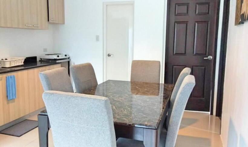 آپارتمان 3 خوابه, The Uptown Place Condominium
