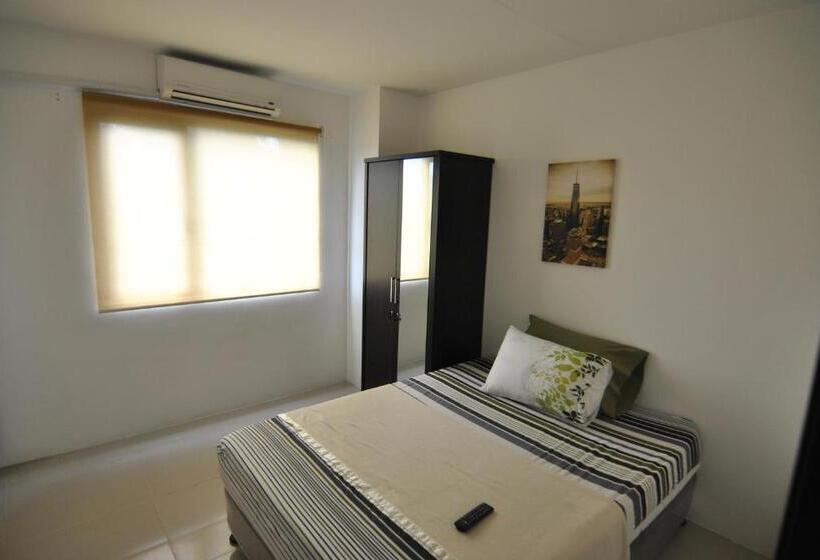 Апартаменты 3 Спальни, The Uptown Place Condominium
