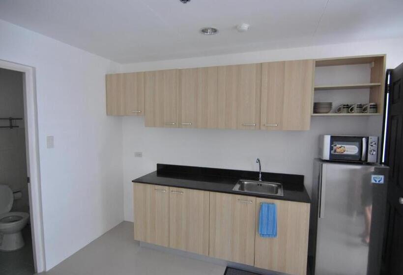 Апартаменты 3 Спальни, The Uptown Place Condominium