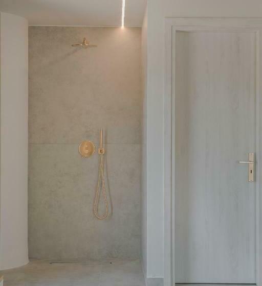 Люкс Премиум, Alley Boutique Hotel And Spa