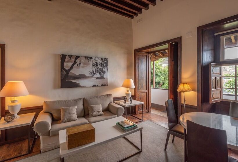 سوئیت با بالکن, Isla Baja Suites
