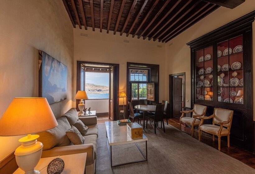 سوئیت با بالکن, Isla Baja Suites
