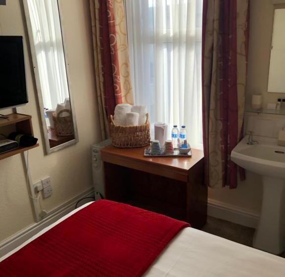 Quarto Basic, Victoria House   Self Catering Quiet Guesthouse   Adult Singles And Couples Only