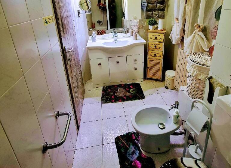 Четырехместный номер эконом класса с общей ванной комнатой, Shabby Chic