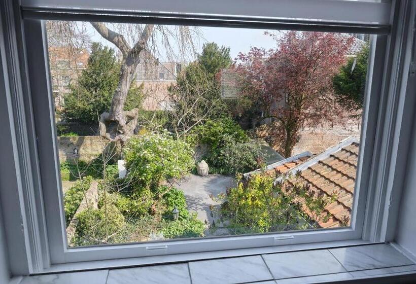 اتاق استاندارد با چشم‌انداز باغ, Het Gecroonde Swaert B&b