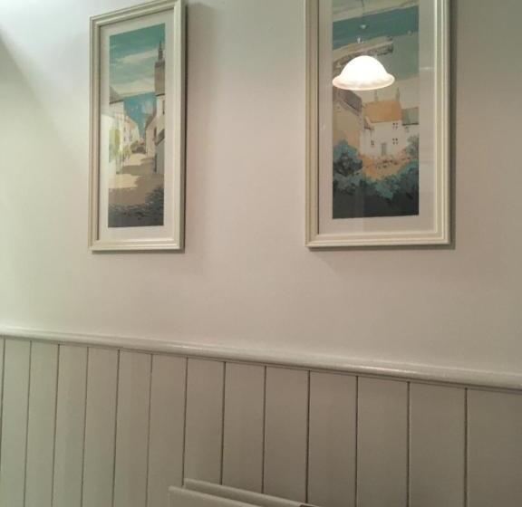 Quarto Estandar, Ballyginniff Farm House