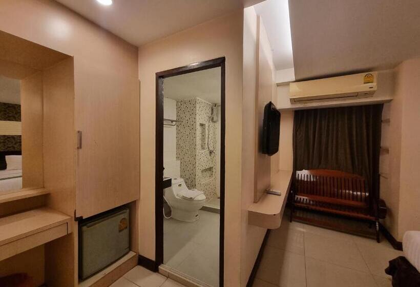 اتاق لوکس سه تخته, Cozi Inn Hotel, Bangkok